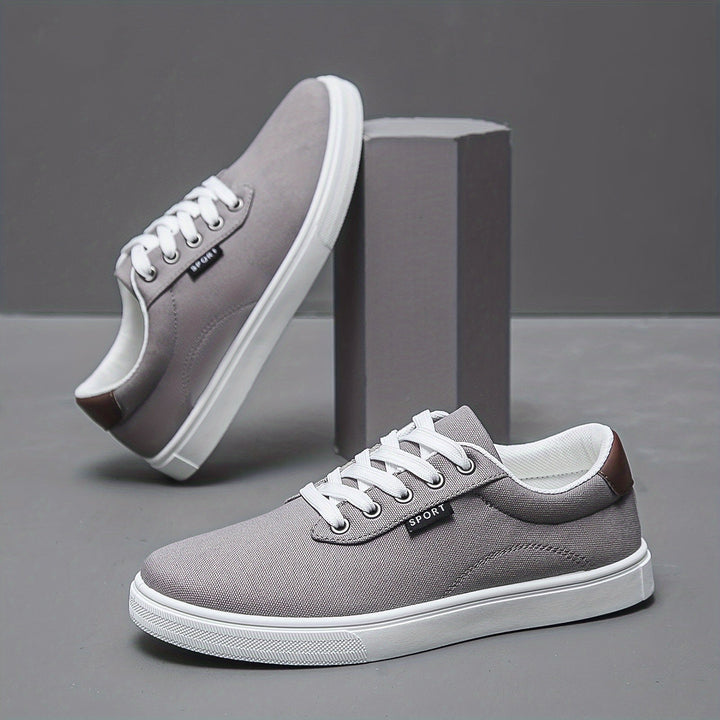 Profilansicht der sportlichen Herren Freizeitsneaker; stylischer & bequemer Alltagsschuh für Männer.