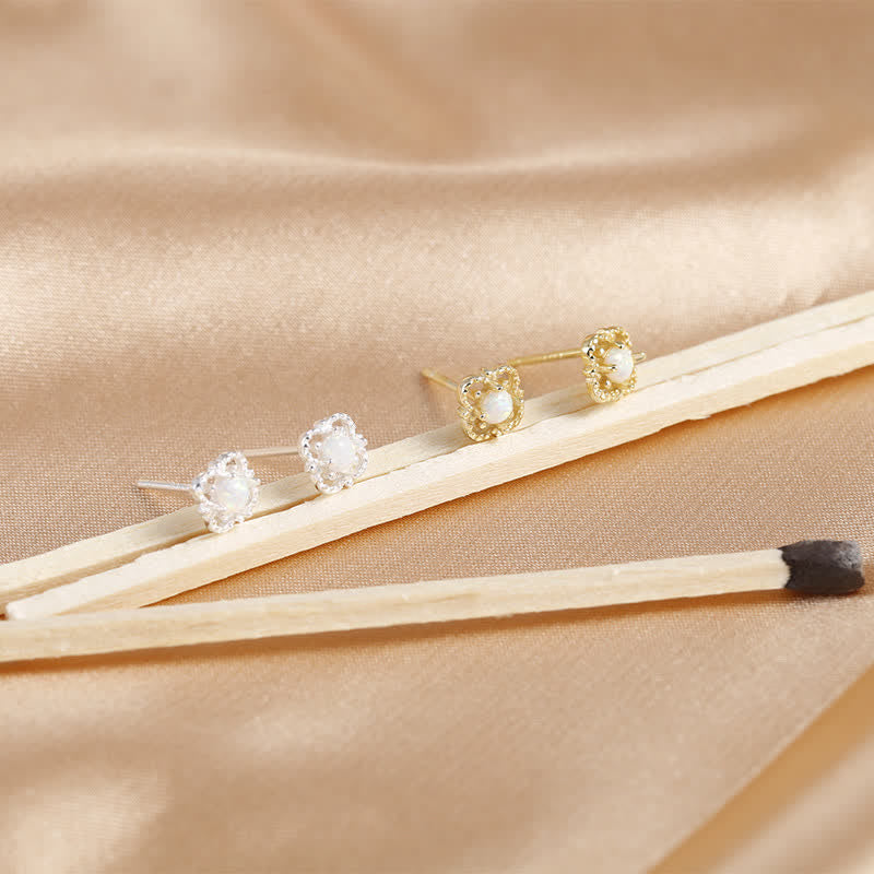 Detailansicht der Vintage Damen Ohrringe mit schillerndem Opal, ideal als edles Geschenk.