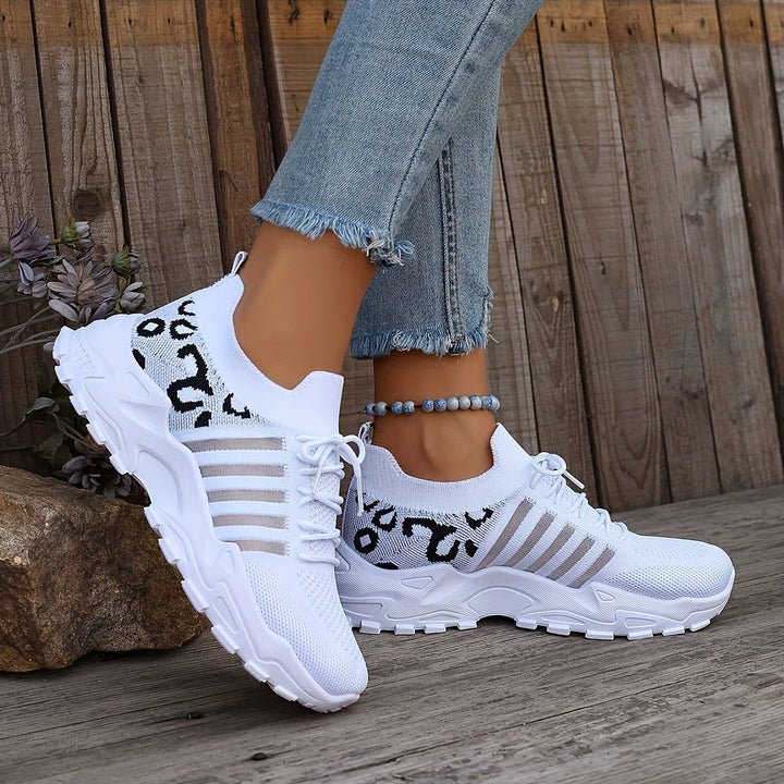 Federleichte Damenschuhe Ronja in Schwarz, perfekt für aktiven Freizeitlook.