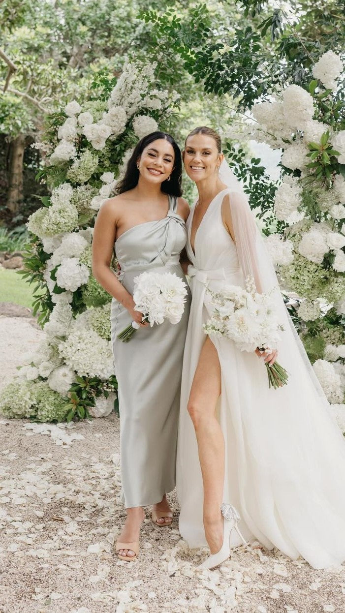 Stilvolles Damen One-Shoulder Abendkleid in Grau, perfekt für Gala und festliche Events.