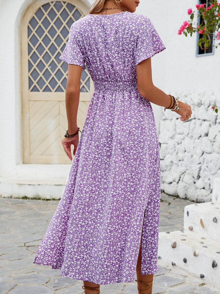 Elegantes Damenkleid für besondere Anlässe, mit Blumenmuster und schmeichelhaftem Schnitt.
