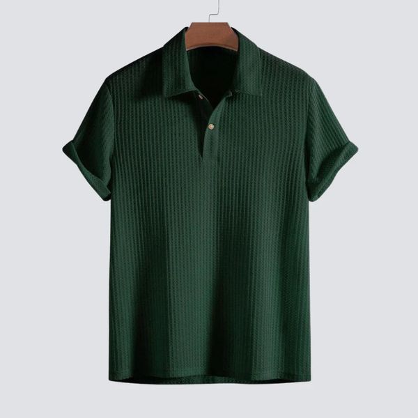 Hochwertiges schwarzes Herren Polo-Shirt, bequem & elegant, ideal als Oberteil für Frühling & Sommer.