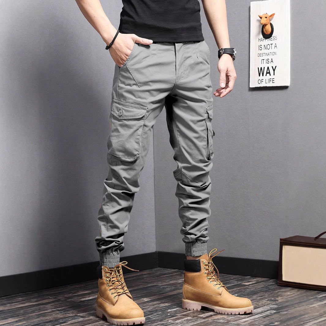 Komfortable Herren Cargo Hose mit Kordelzug und geradem Bein, vielseitig kombinierbar für jeden Anlass.
