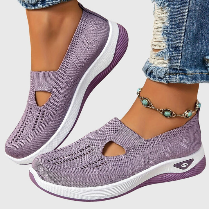 Seitliche Ansicht der grauen ergonomischen Damen Freizeitschuhe. Stilvolle, bequeme Alltagsschuhe.