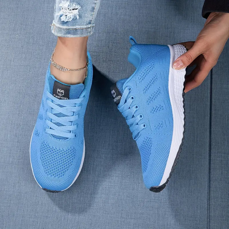 Nahaufnahme des atmungsaktiven Strick-Obermaterials der Damen Sneaker. Für optimale Belüftung und Komfort.