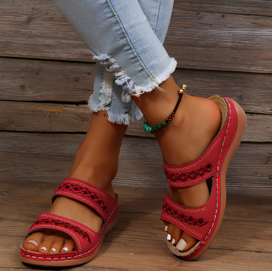 Verstellbare schwarze Damen Sandalen mit weicher Dämpfung für bequemen Halt den ganzen Tag im Sommer.