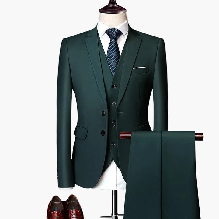 Moderner, schmal geschnittener Herren Business Anzug 3-teilig Slim Fit für stilvolle Auftritte.