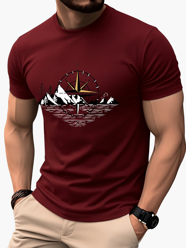Vielseitiges Herren T-Shirt mit Berg- & Kompassmotiv. Perfekt als Reise-Shirt, für Outdoor-Abenteuer & Sommer.