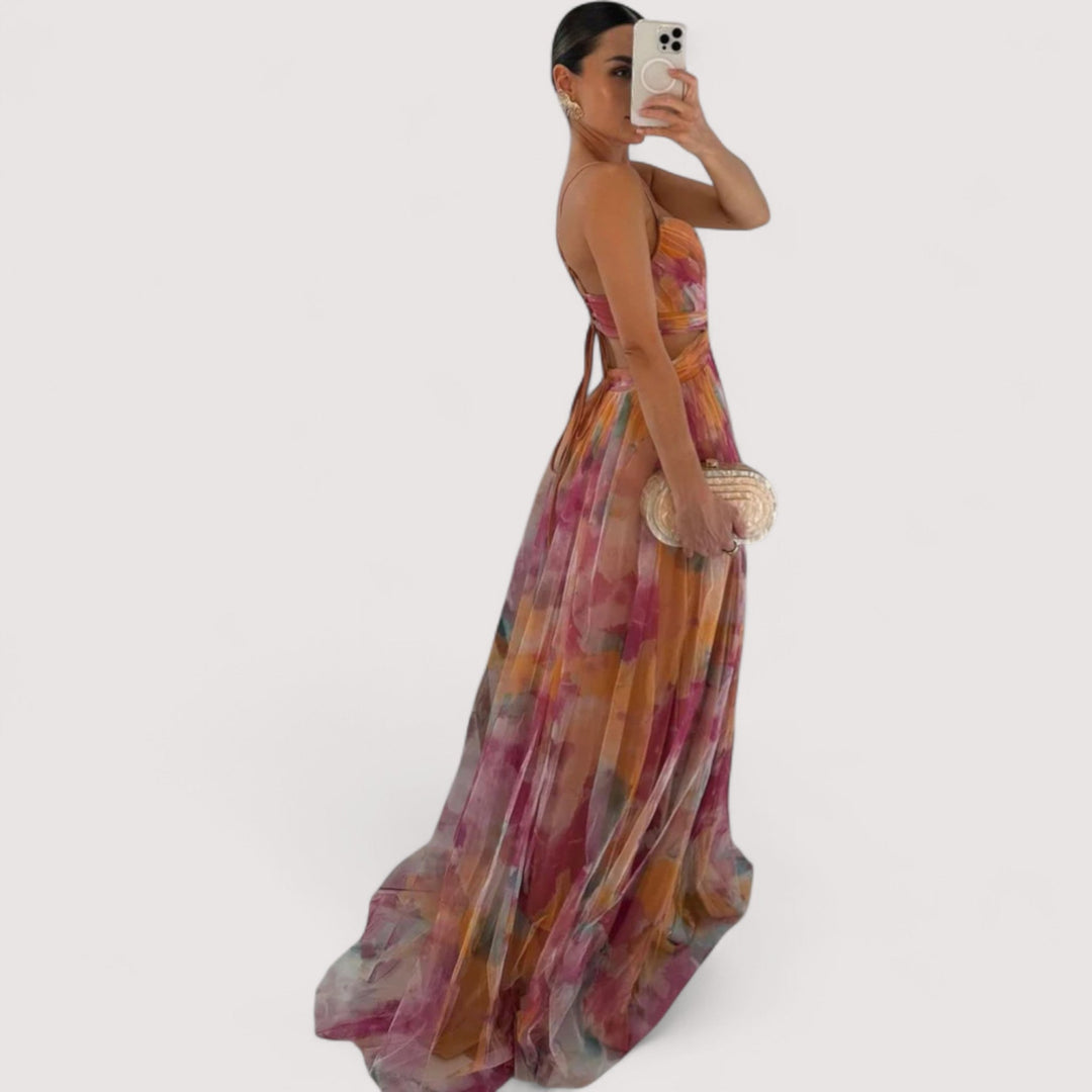 Figurbetontes Damen Abendkleid, fließend geschnitten, mit verdrehtem Oberteil, ideal für Partys.