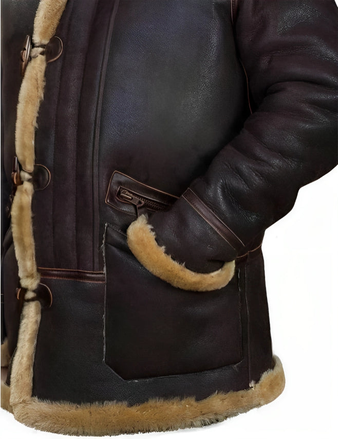 Herren Winter-Bomberjacke von vorne, zeigt den Einreiher-Verschluss und warme Shearling-Details.