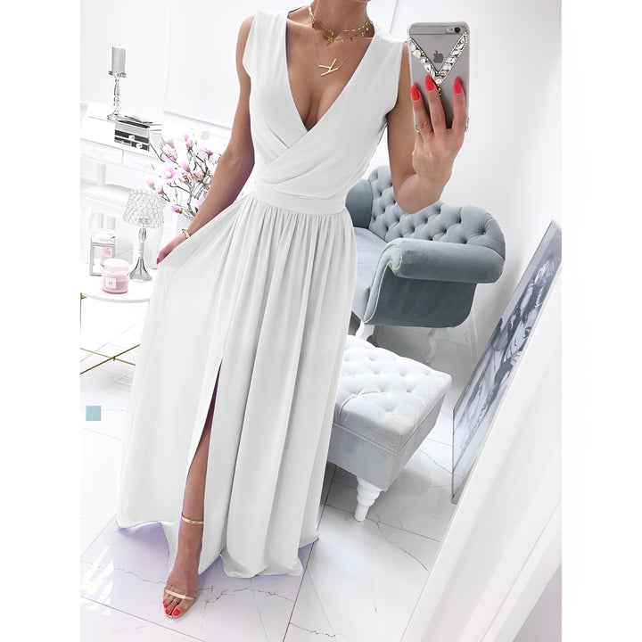 Komfortables Damen Maxikleid, Wickel-Design mit V-Ausschnitt. Ärmellos & elegant, perfekt als Abend- oder Freizeitkleid im Herbst.