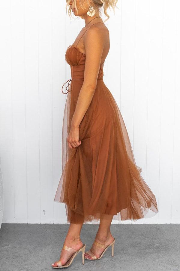 Freizeit Maxikleid für Damen, ärmellos, mit Rundhals und dünnen Trägern.