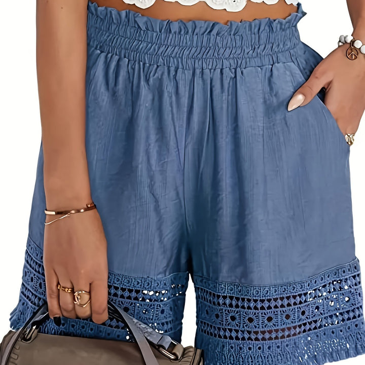 Damen Freizeit Shorts im Boho-Chic mit elegantem Häkeleinsatz, atmungsaktiv & stylish.