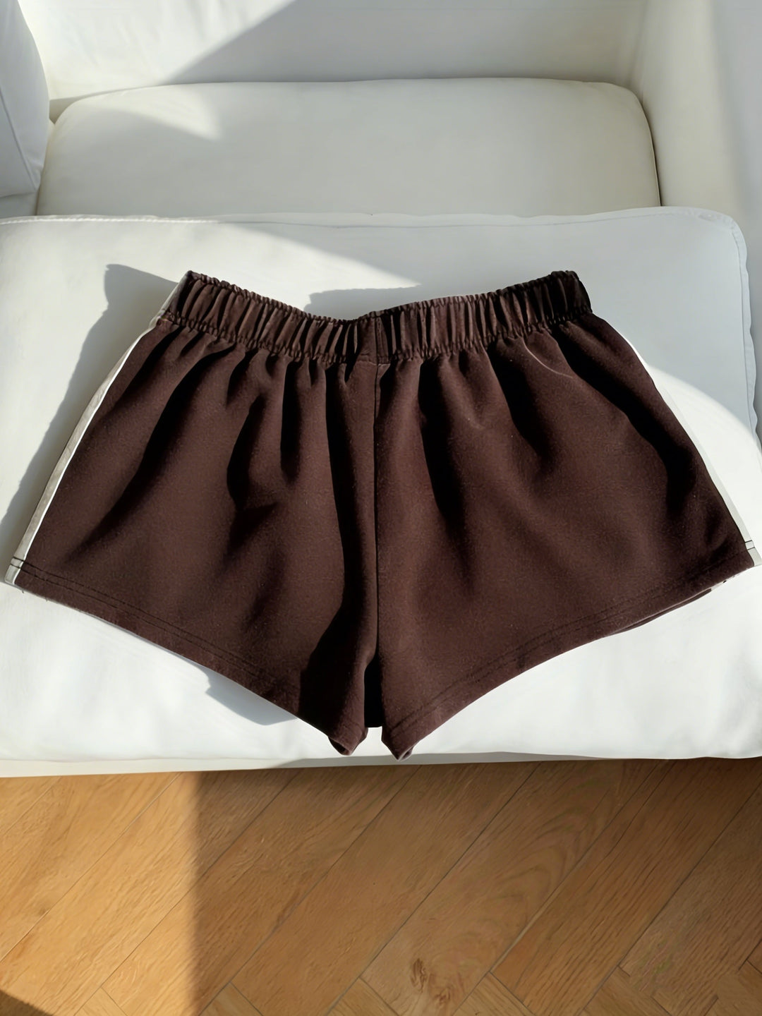 Vielseitige Damen Shorts mit Streifen. Perfekte kurze Hose für Sport, Yoga & Freizeitaktivitäten.