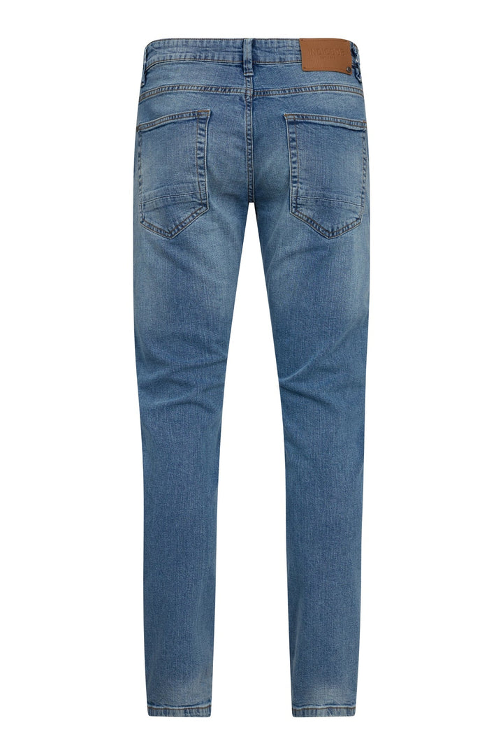 Der Klassiker: Blaue Herrenjeans mit geradem Bein, aus robustem Denim für langanhaltende Freude.