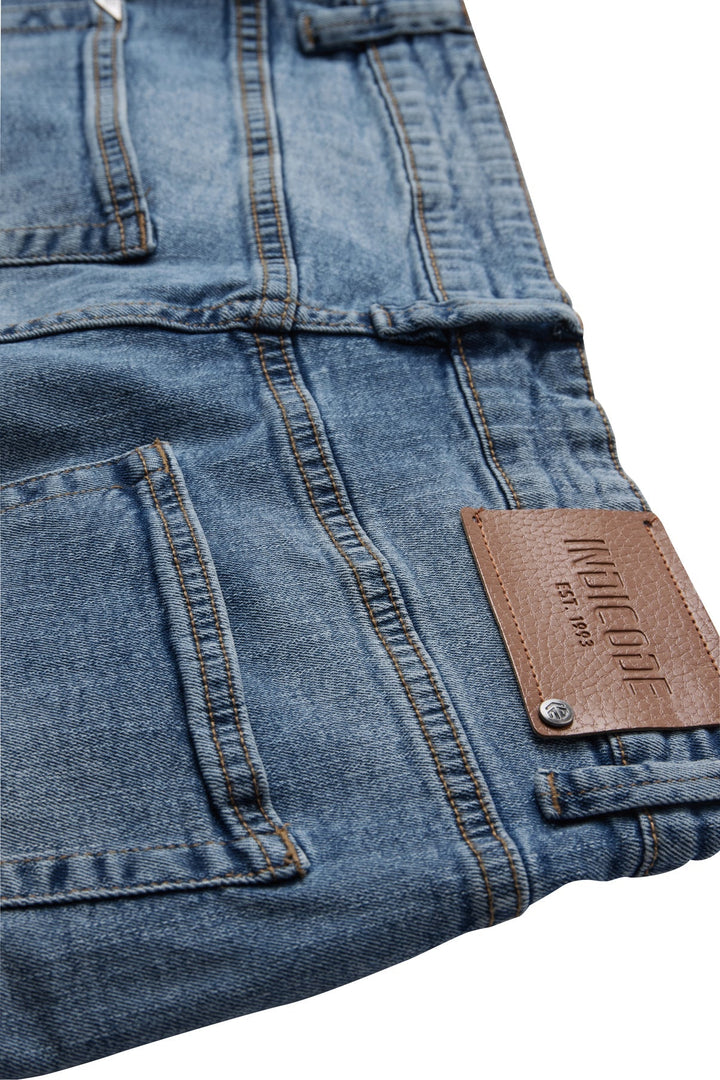 Bequeme Herrenjeans, gerades Bein, in schönem Blau, Five-Pocket, ideal für entspannte Tage.