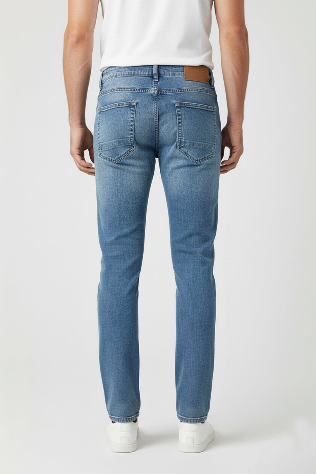 Herrenjeans "Gerades Bein", klassisches Blau, Five-Pocket-Design, für einen markanten Stil.