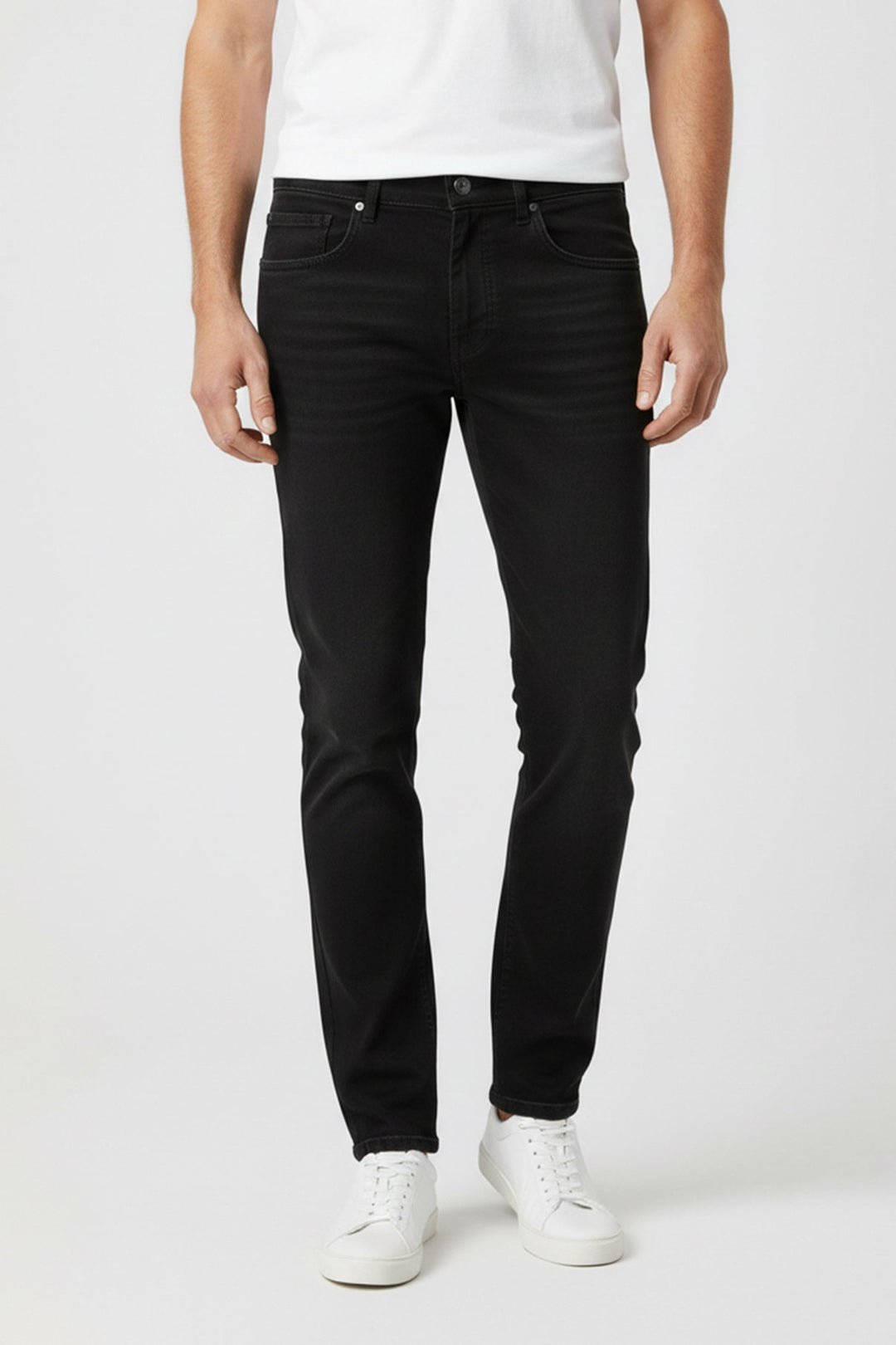 Lässige Mid-Rise Herrenjeans, gerades Bein, in zeitlosem Blau für Alltag und Freizeit.