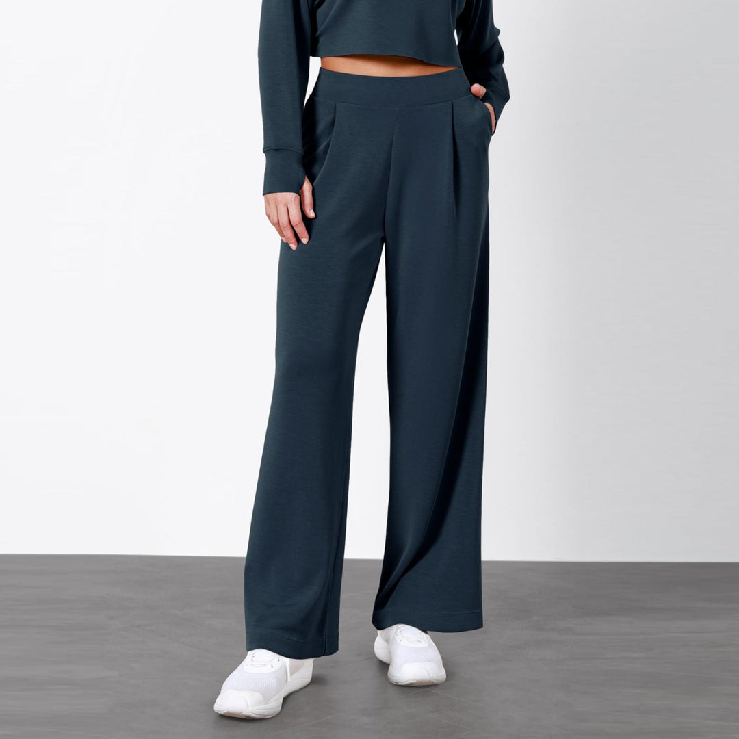 Grüne Damenmode Hose, hoher Bund, gerades Bein. Trendiger Look, elegant & vielseitig für Business und Freizeit.
