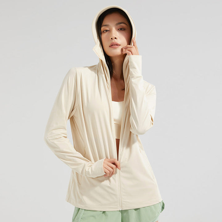 Damen UV-Schutz Kapuzenjacke für Outdoor-Aktivitäten. Atmungsaktive Outdoorjacke mit Sonnenschutz.