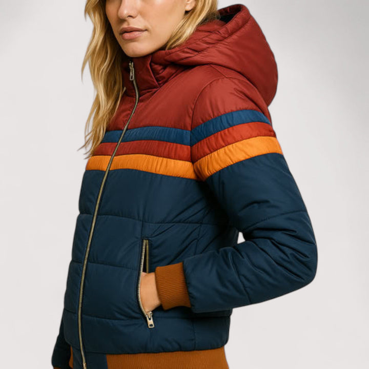 Leichte, wasserdichte Damen Regenjacke mit Kapuze, perfekt für Outdoor, Wandern & Alltag.