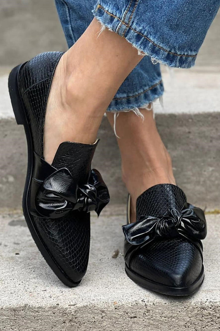 Schwarze Damen Orla Ballerinas mit Schleife & dezenter Schlangenhaut-Textur, elegante Flats für den Alltag.
