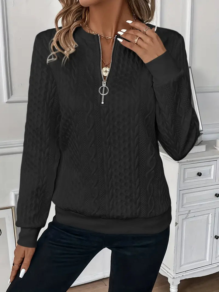 Vielseitiger Damen Zopfmuster Pullover mit Reißverschluss. Ideal für Herbst und Winter, kombinierbar für jeden Anlass.