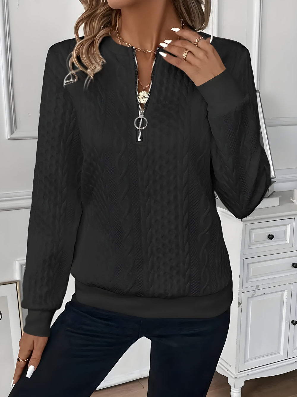 Eleganter Damen Pullover mit Half-Zip, weicher Strick, komfortabel für stilvolle Casual-Looks.