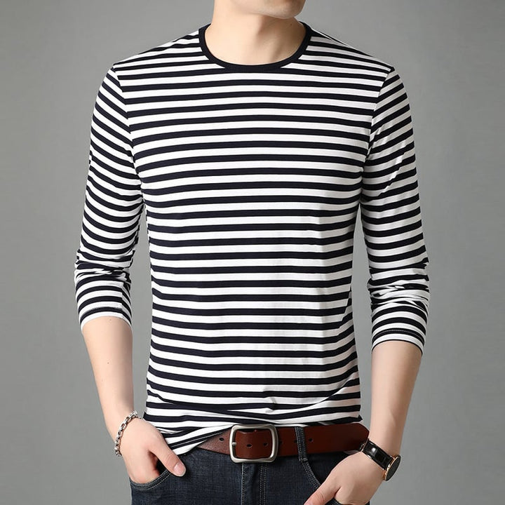 Eleganter Herren Langarmpullover mit Streifen und Rundhalsausschnitt in Schwarz für Business Casual Looks.