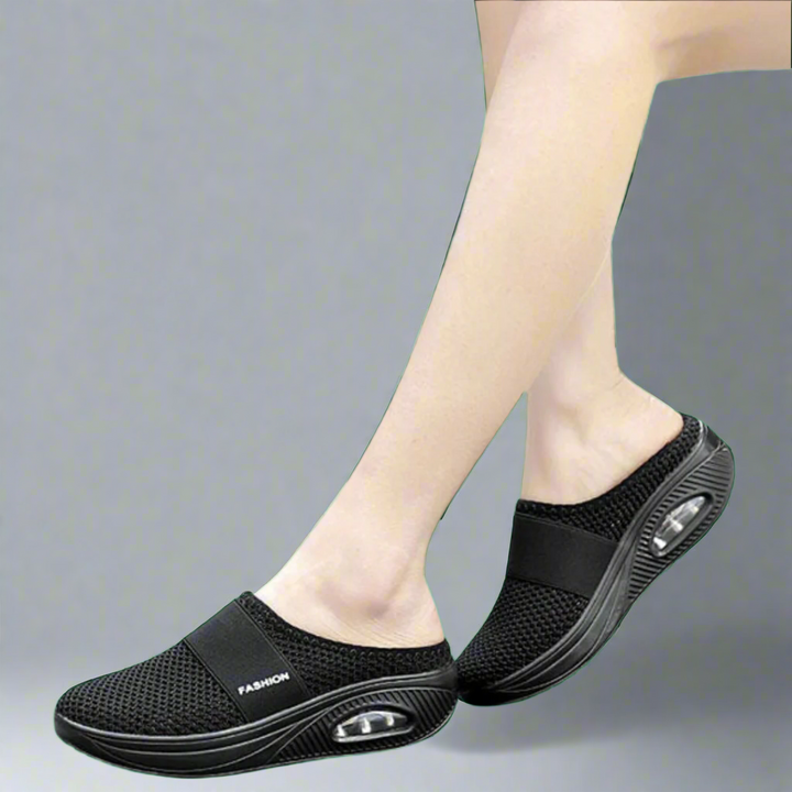 Schwarze orthopädische Damen Sandalen, elegant und unterstützend, perfekt als bequeme Sommerschuhe.