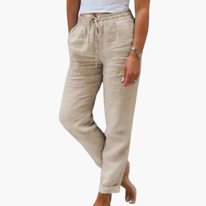 Lässige Damenhose mit Kordelzug. Atmungsaktive, bequeme Sommerhose im entspannten Stil für Freizeit.