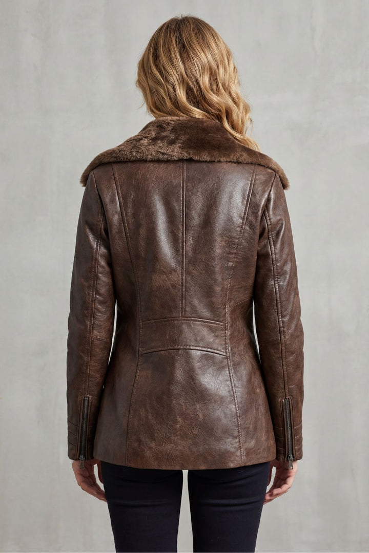 Herbstliche & winterliche Damenjacke, tailliert geschnitten. Braune Freizeitjacke, ideal für stilvolle Damenmode.