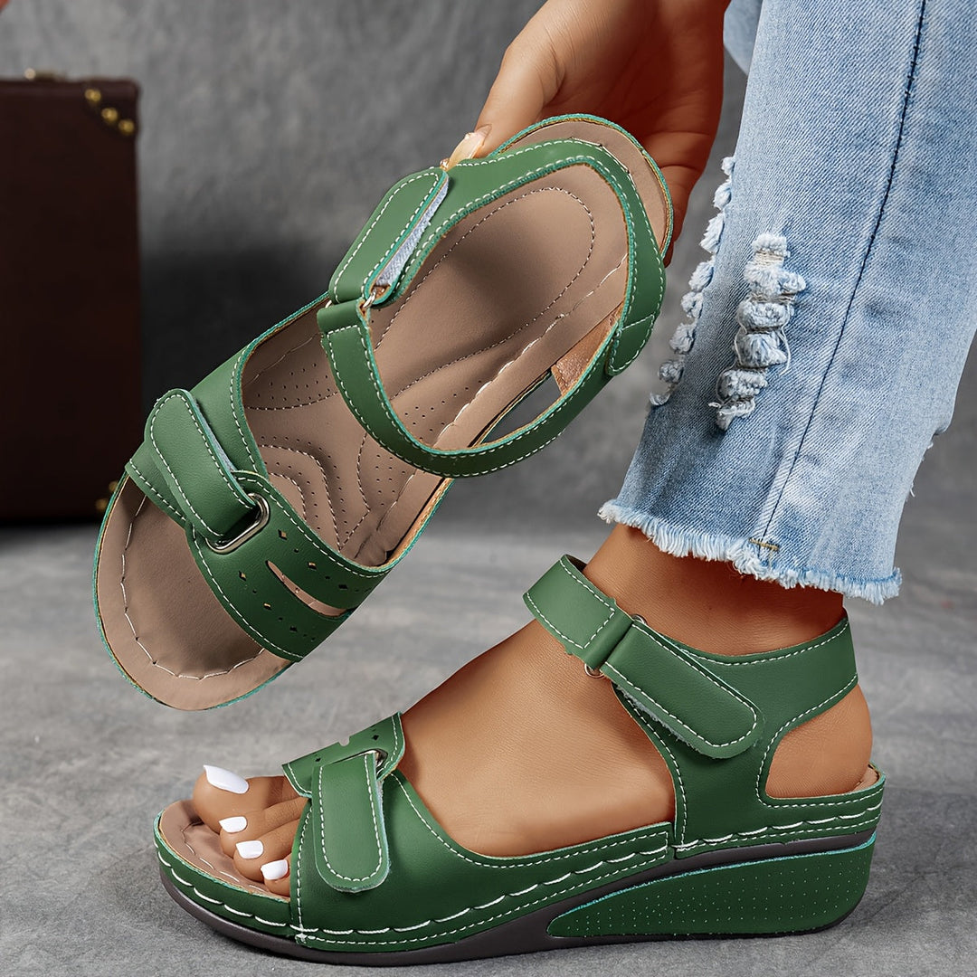 Bequeme orthopädische Damensandalen Elise für gesunde Füsse, perfekt für lange Sommertage.