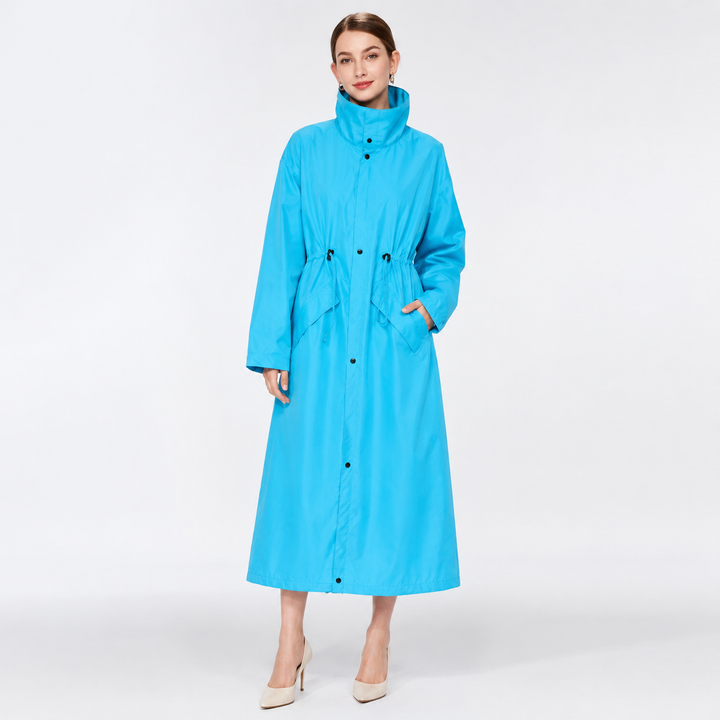 Outdoor Damen Regenmantel Rainora, leicht & atmungsaktiv, ideal für Spaziergänge & Wanderungen.