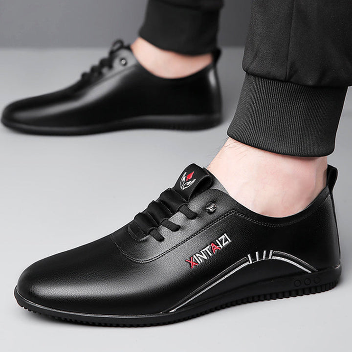 Leichte Herrenschuhe, atmungsaktiv & rutschfest, bequem für Sport, Wandern & Alltag.