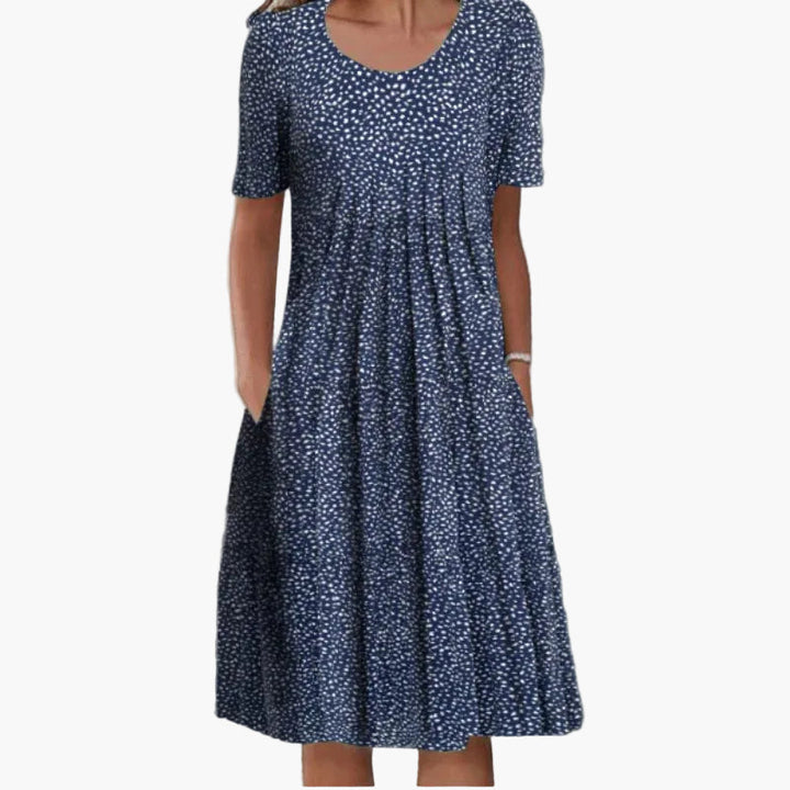 Modernes Damen Sommerkleid mit farbenfrohem Blumenmuster. Lockeres Urlaubskleid im A-Linien-Schnitt für Damen.