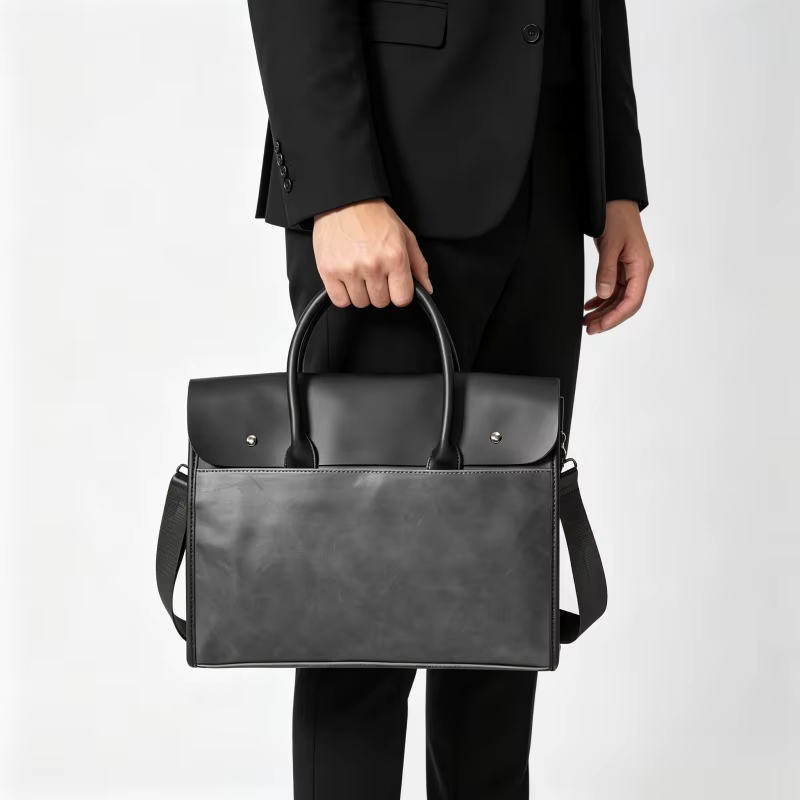 Klassische Herren Leder Aktentasche in Grau mit praktischem Schulterriemen, ideal als Reisetasche oder Bürotasche.