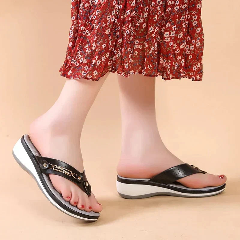 Ergonomische Damenpantoffeln mit weicher Sohle. Komfortable Alltagsschuhe für gesunde Füße.
