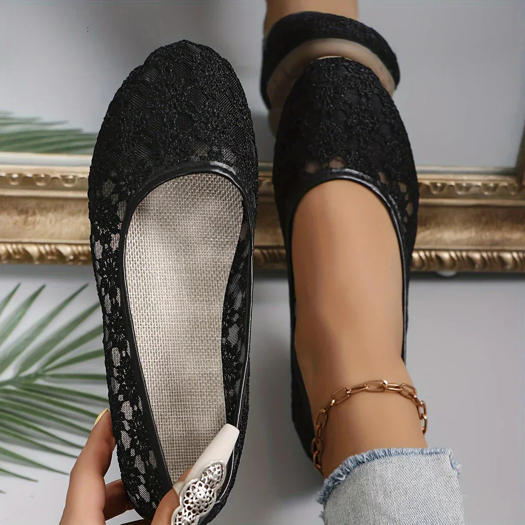 Modische Damen Ballerinas mit detailliertem Blumenmuster. Flache, bequeme Schuhe für Business & Freizeit.