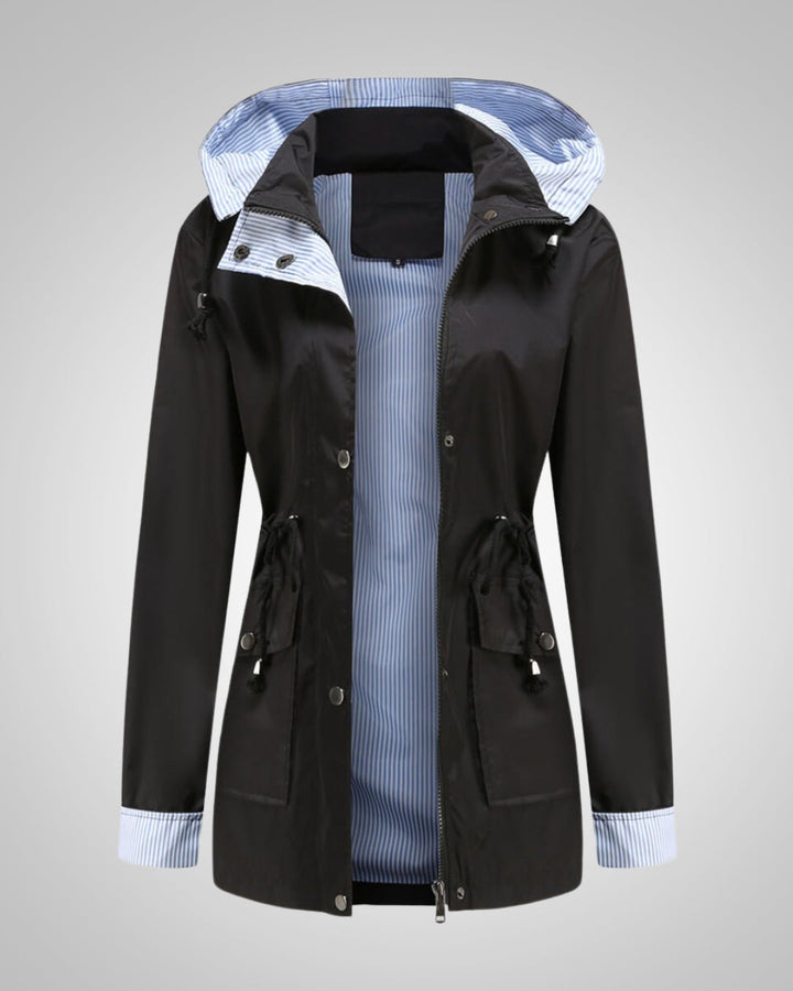 Funktionale Damen Regenjacke mit Kapuze & Kordelzug, als Wetterschutzjacke für Outdoor & Stadt.