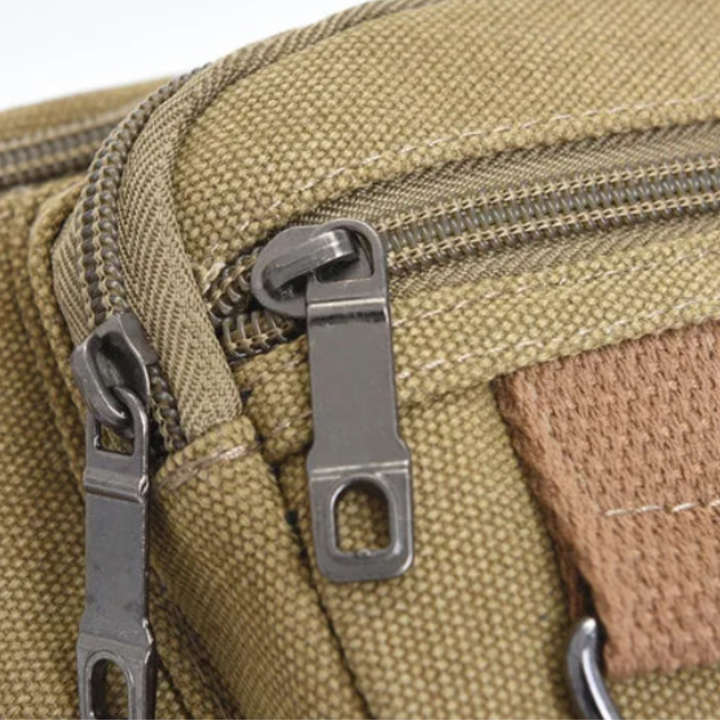 Robuste Bauchtasche aus Canvas für Outdoor-Fans & Vielreisende, mit viel Stauraum.