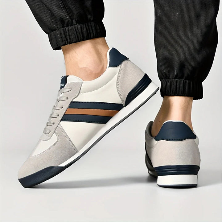 Hochwertiger Herren-Turnschuh, bequem gepolstert, mit stilvollem Streifendetail für Alltag & Freizeit.