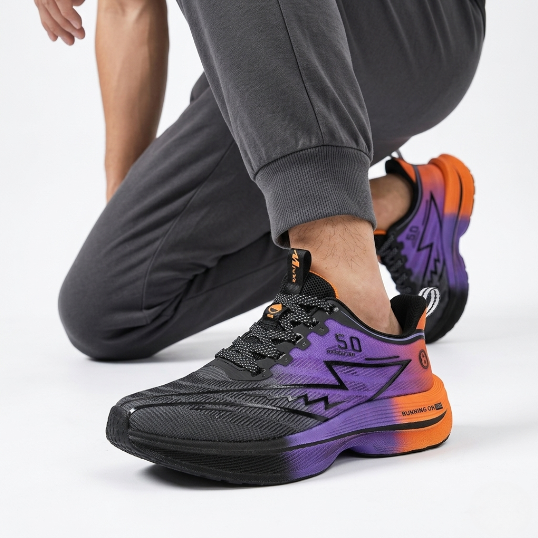 Herren Laufschuh mit Carbonplatte auf der Bahn. Schnelle Schuhe für intensives Training & Performance.