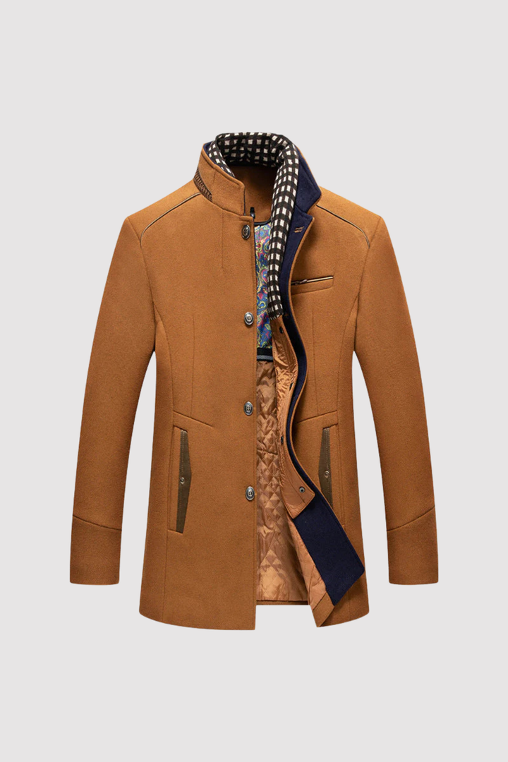 Rückenansicht Herren Slim Fit Langmantel. Eleganter Schnitt, ideal als Winter- oder stilvoller Übergangsmantel.