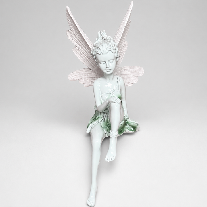 Fantasy Elfenstatue: Schlafende Feenfigur mit detailreichen Flügeln. Wunderschöne Dekoration für Garten & Innenbereich.