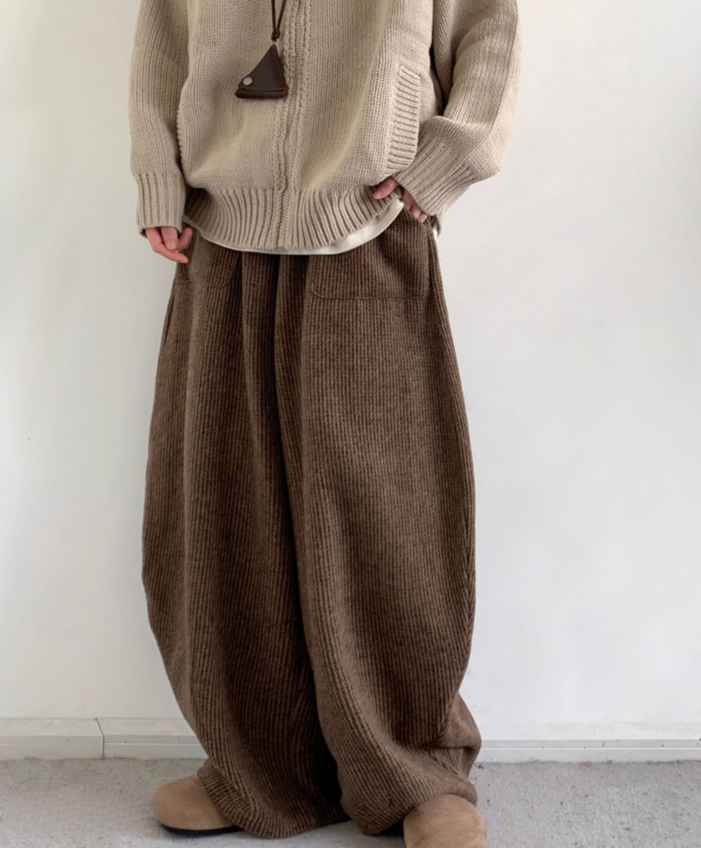 Bequeme, stilvolle Damen Freizeithose im Wide Leg Schnitt, ideal für entspannte Tage und elegante Outfits.