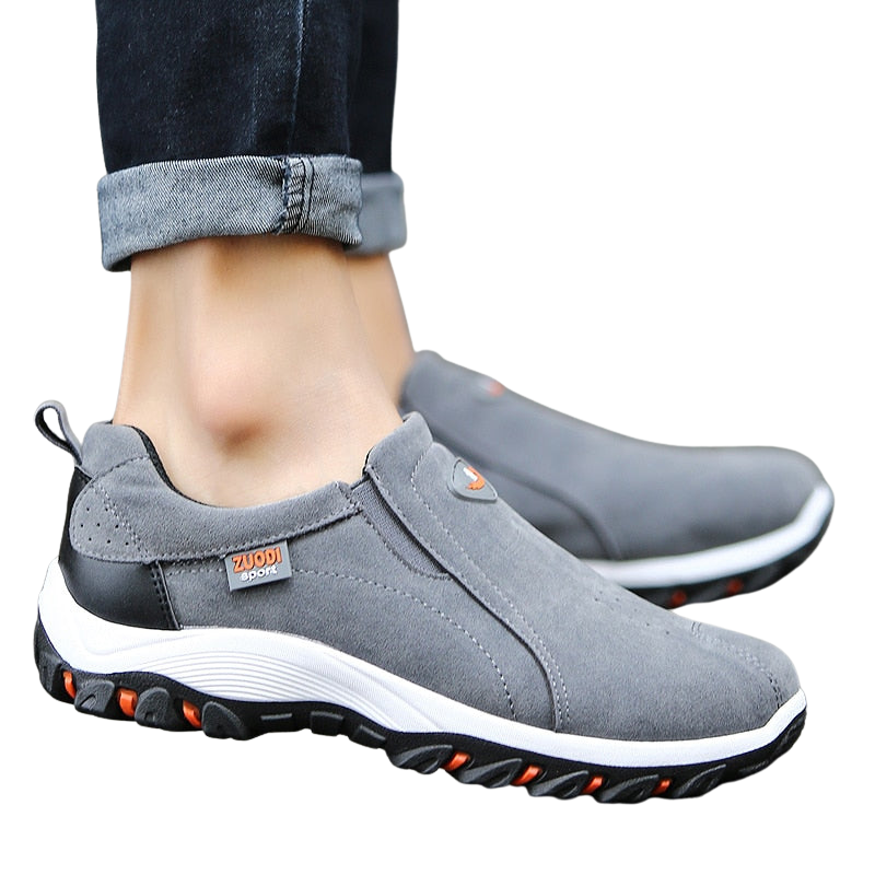 Herren Outdoor- und Wanderschuhe, robust, dunkelgrau, sportlich, bereit für jedes Gelände.