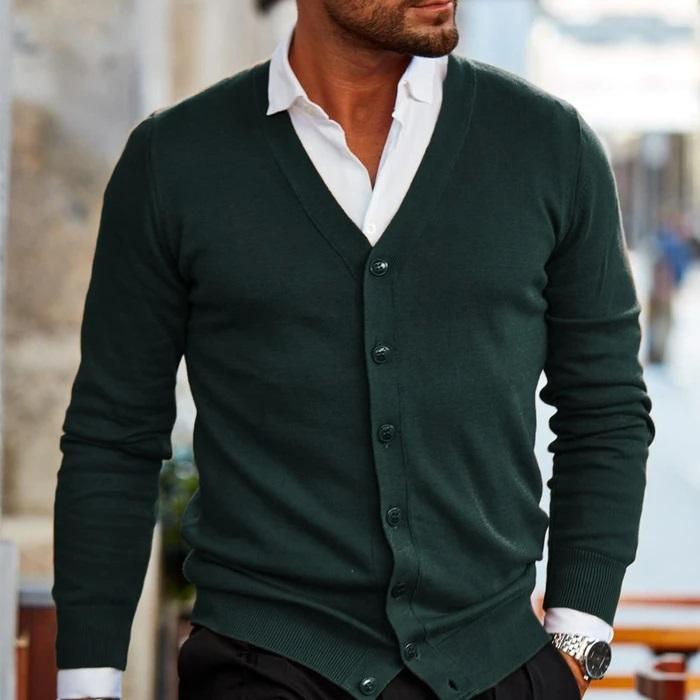 Klassischer Herren Strickpullover / Strickjacke mit Knopfleiste. Elegante Herren Oberbekleidung, gemütlich & modern.