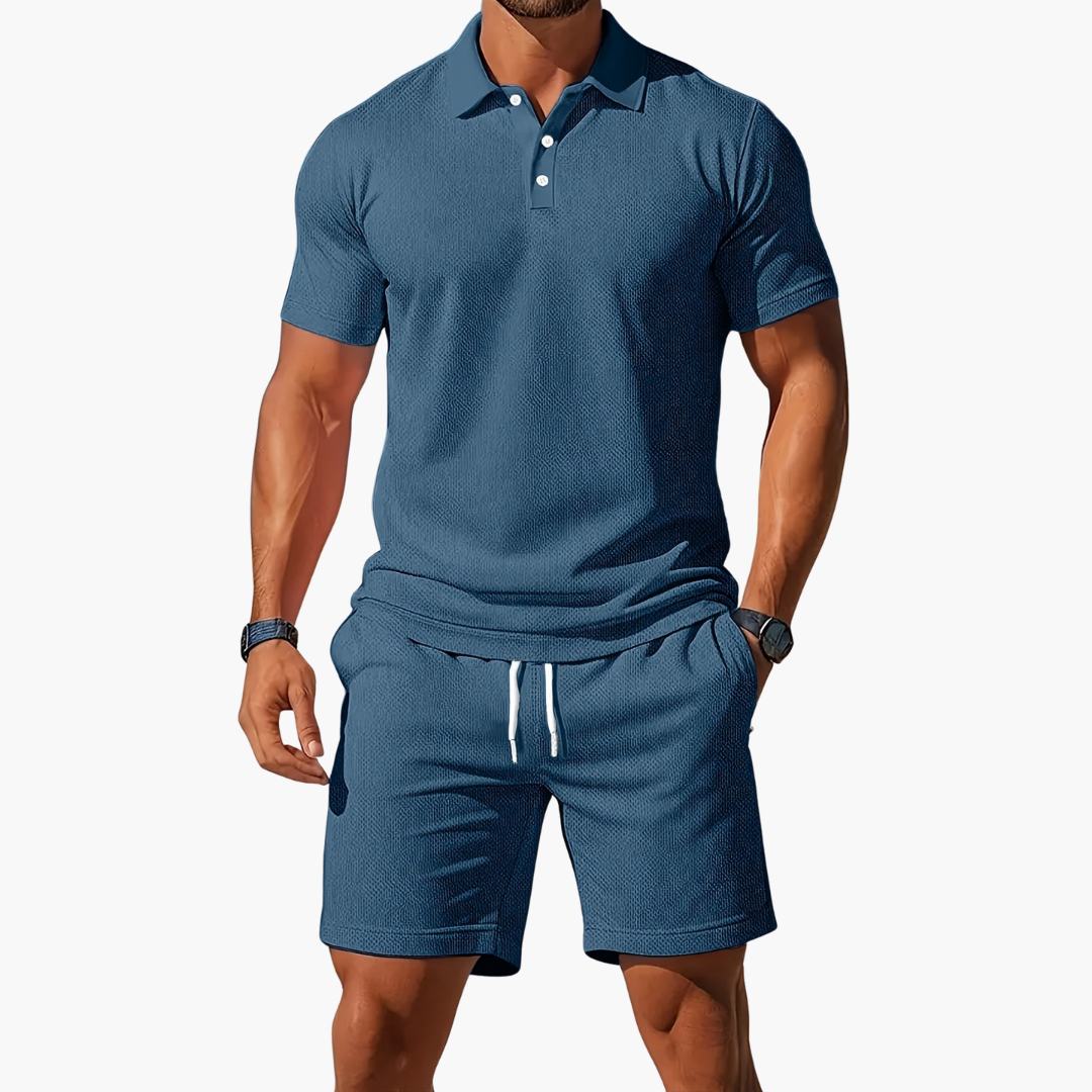 Lässiges Herren Sommer Set: Atmungsaktives Polo & Shorts mit Kordelzugbund. Perfekt für Urlaub & Freizeitmode.