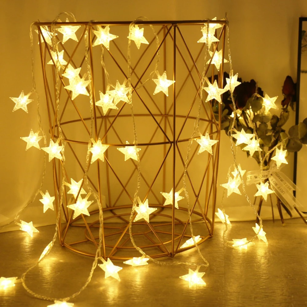 Vielseitige LED Sternen Lichterkette, warmweiß, batteriebetrieben oder per USB für flexible Innen- & Außendeko.